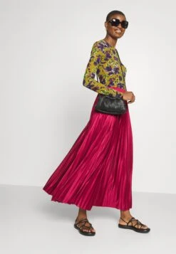 MAX & Co. Cross - Falda Plisada - Burgundy 11 MAX & Co. Cross - Falda Plisada - Burgundy -Tienda General De Moda 16f0ce7bf9ab48f5beed36eb301817ae