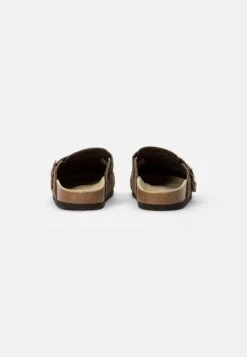 Pier One Leather Unisex - Pantuflas - Brown -Tienda General De Moda 18a09b6c3e71439784e427988b058842