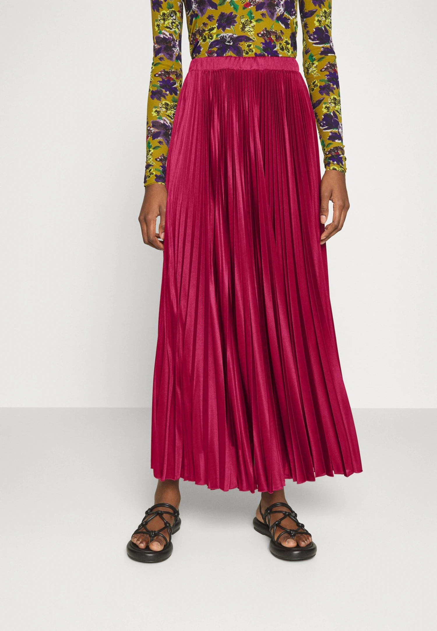 MAX & Co. Cross - Falda Plisada - Burgundy 3 MAX & Co. Cross - Falda Plisada - Burgundy