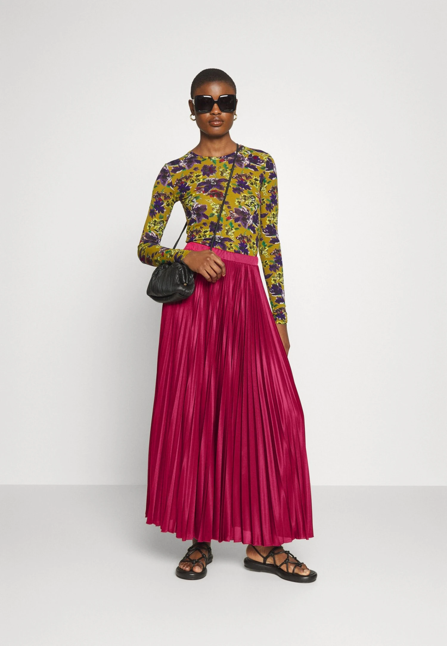 MAX & Co. Cross - Falda Plisada - Burgundy 4 MAX & Co. Cross - Falda Plisada - Burgundy - Imagen 2