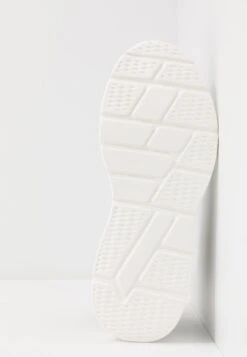 Pier One Zapatillas Altas - Black/White -Tienda General De Moda 52b5e07059e148baa03e0194b33ba8c5