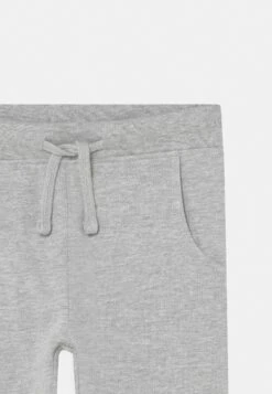 Friboo 3 Pack - Pantalones - Grey/Khaki/Dark Blue 9 Friboo 3 Pack - Pantalones - Grey/Khaki/Dark Blue -Tienda General De Moda 77862246aa894317ac84cfc14d1f722d